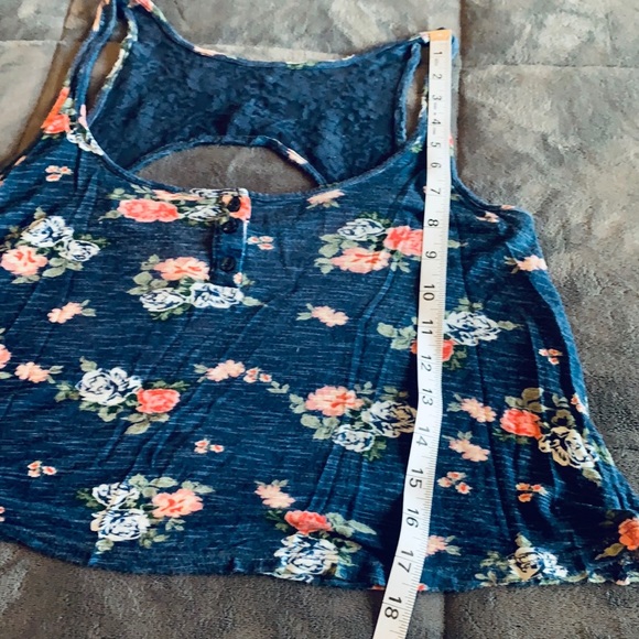 2 pack, crop tops. - Picture 9 of 12